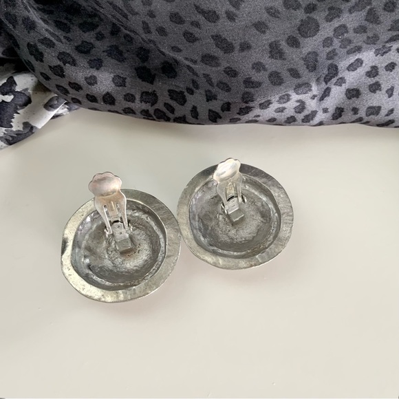 Vintage Brutalist round clip earrings - Picture 7 of 8